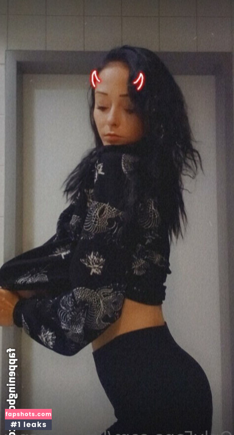 LittleMissNaughty gallery photo #22