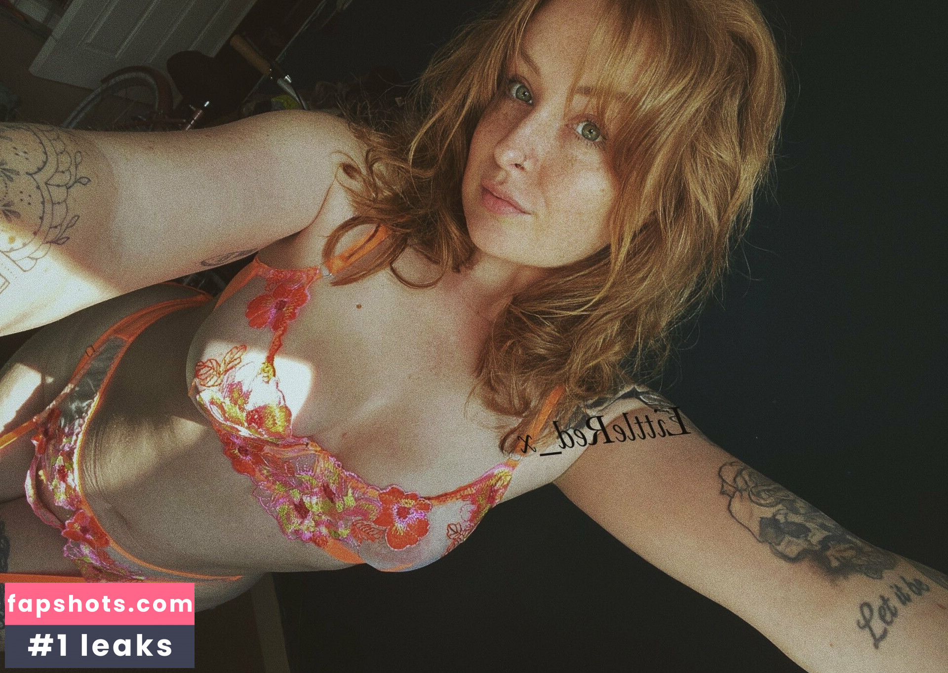 LittleRed_x gallery photo #23