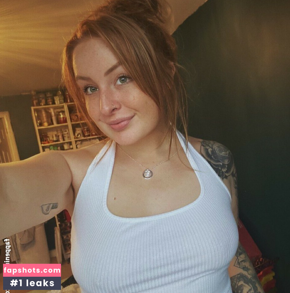 LittleRed_x gallery photo #28