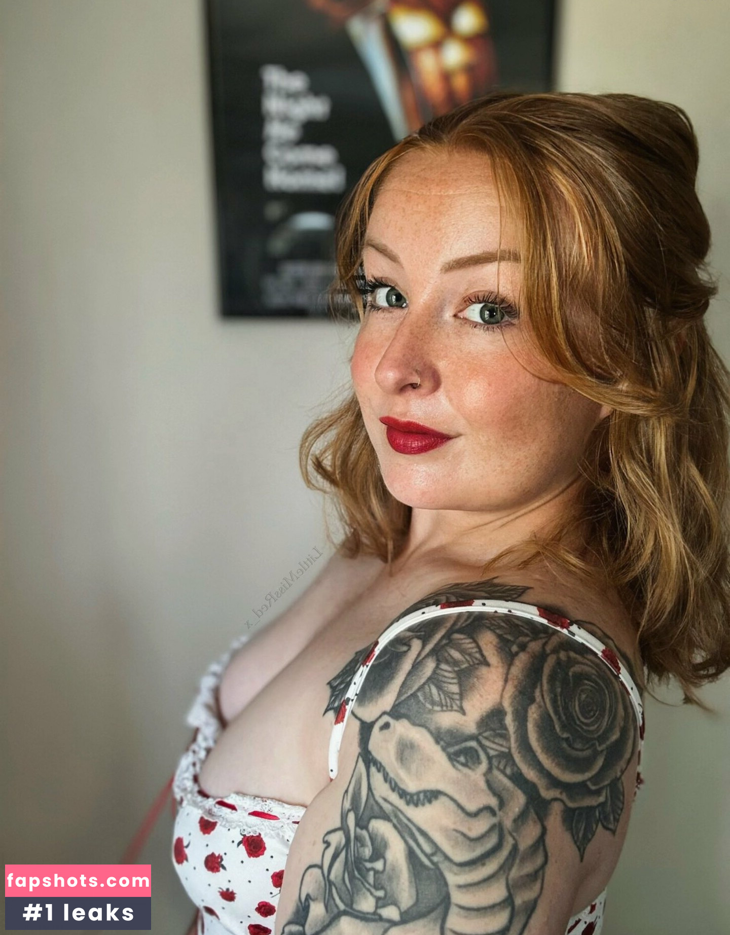 LittleRed_x gallery photo #4