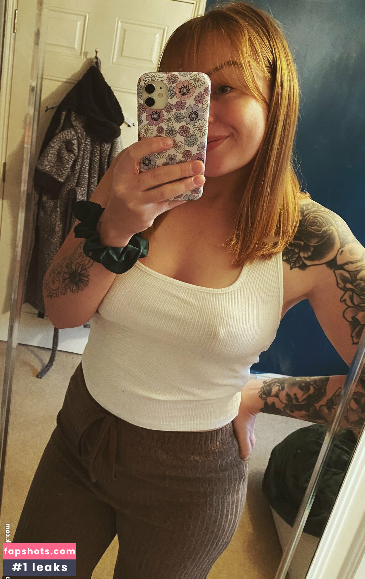 LittleRed_x gallery photo #35