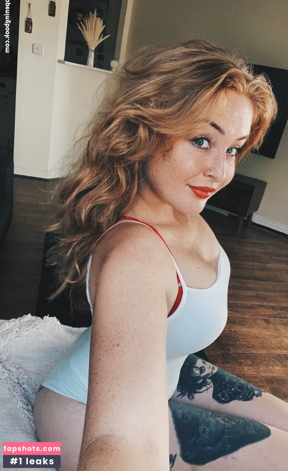 LittleRed_x gallery photo #47