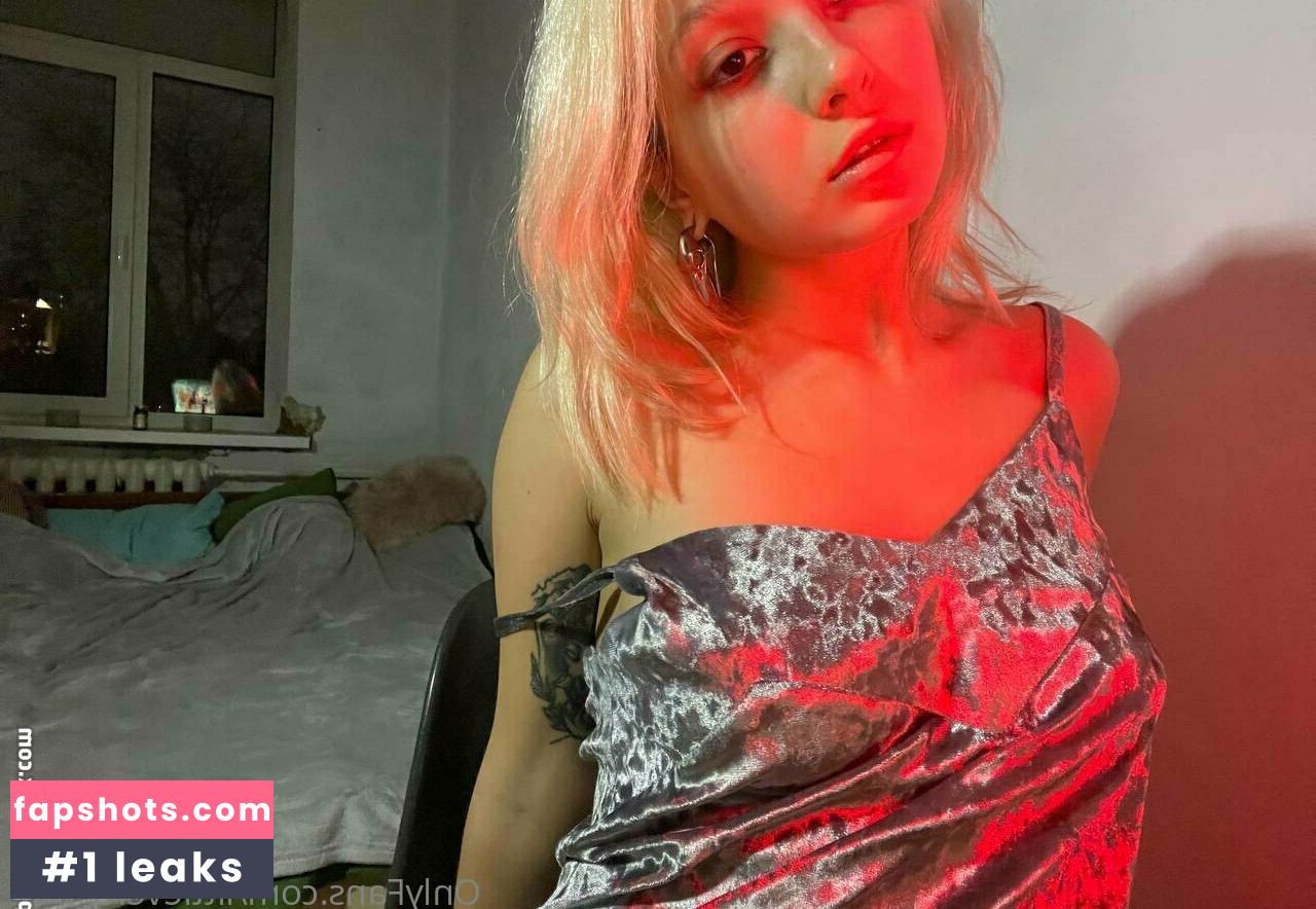 littleveraaa nude babe gallery