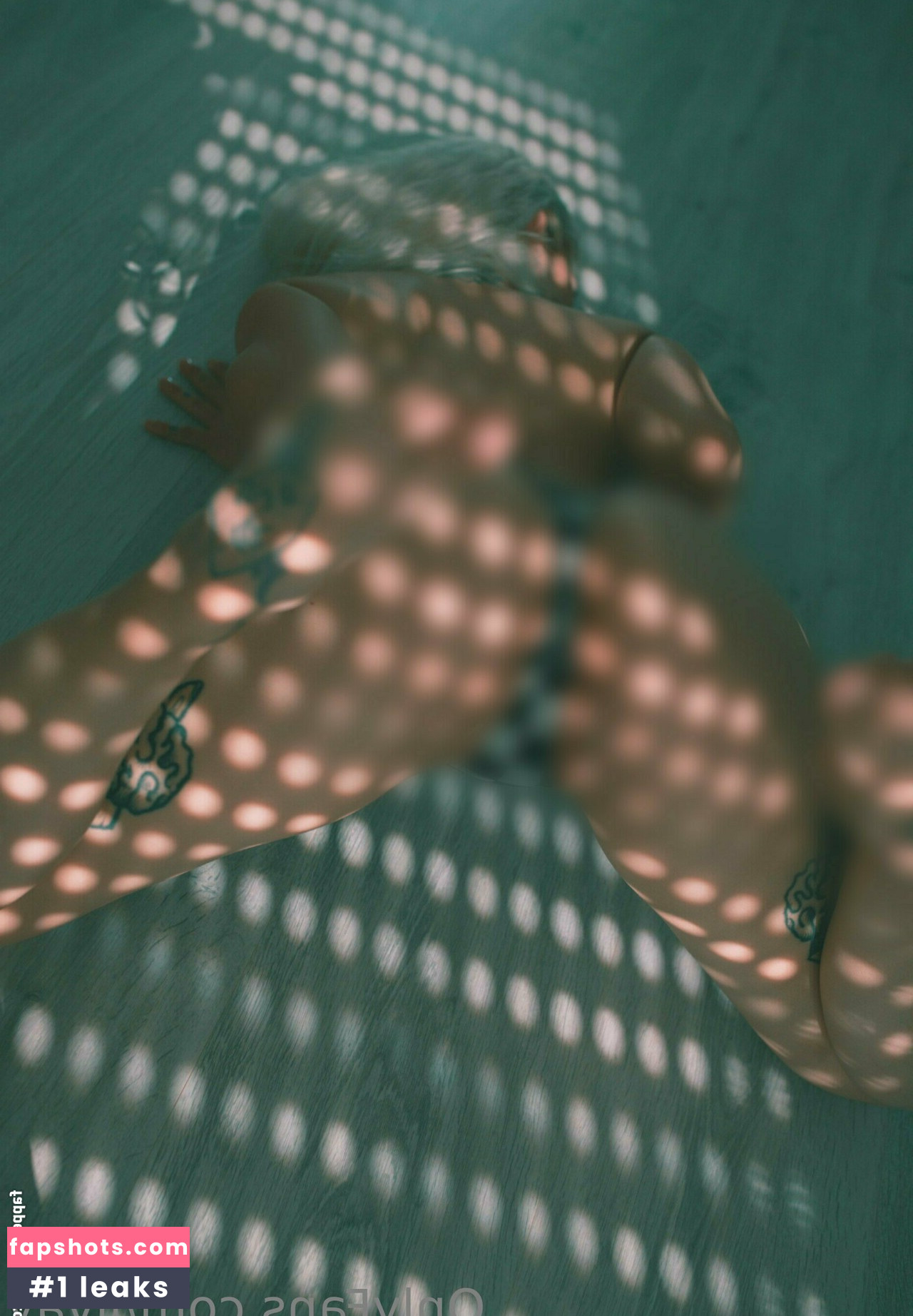 livay_free gallery photo #34