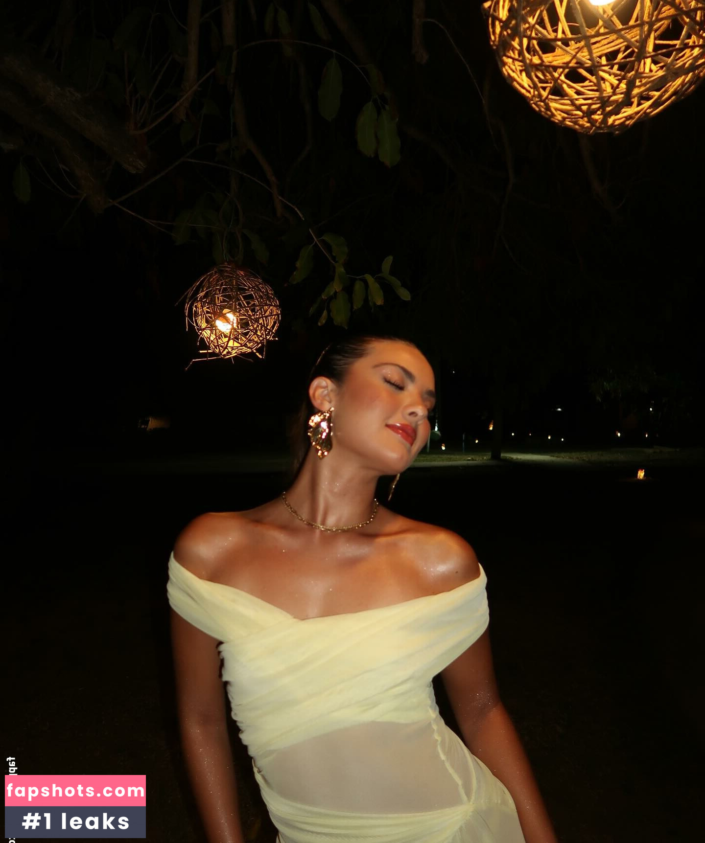 Livia Inhudes gallery photo #14