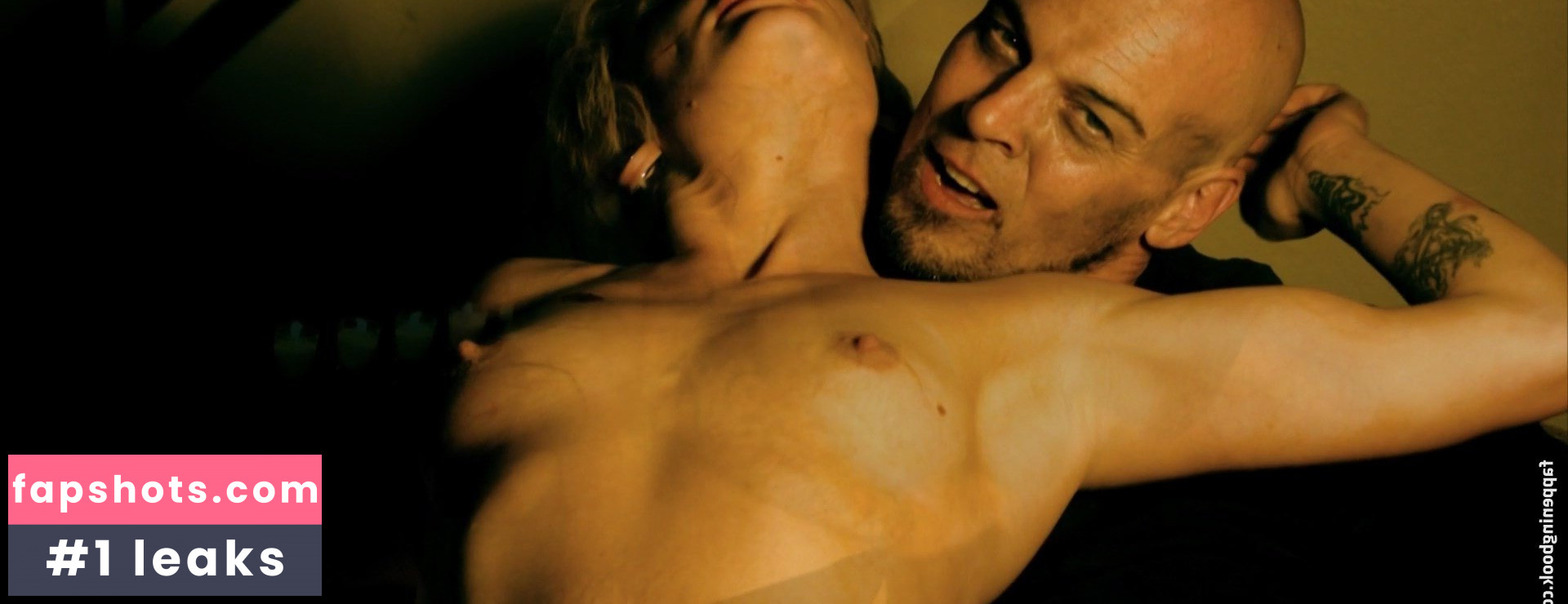 Liz Manning nude babe gallery