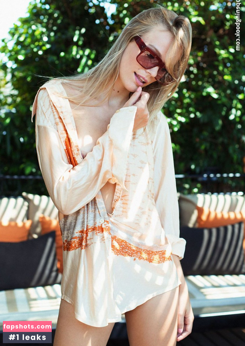 Liz Romer nude babe gallery