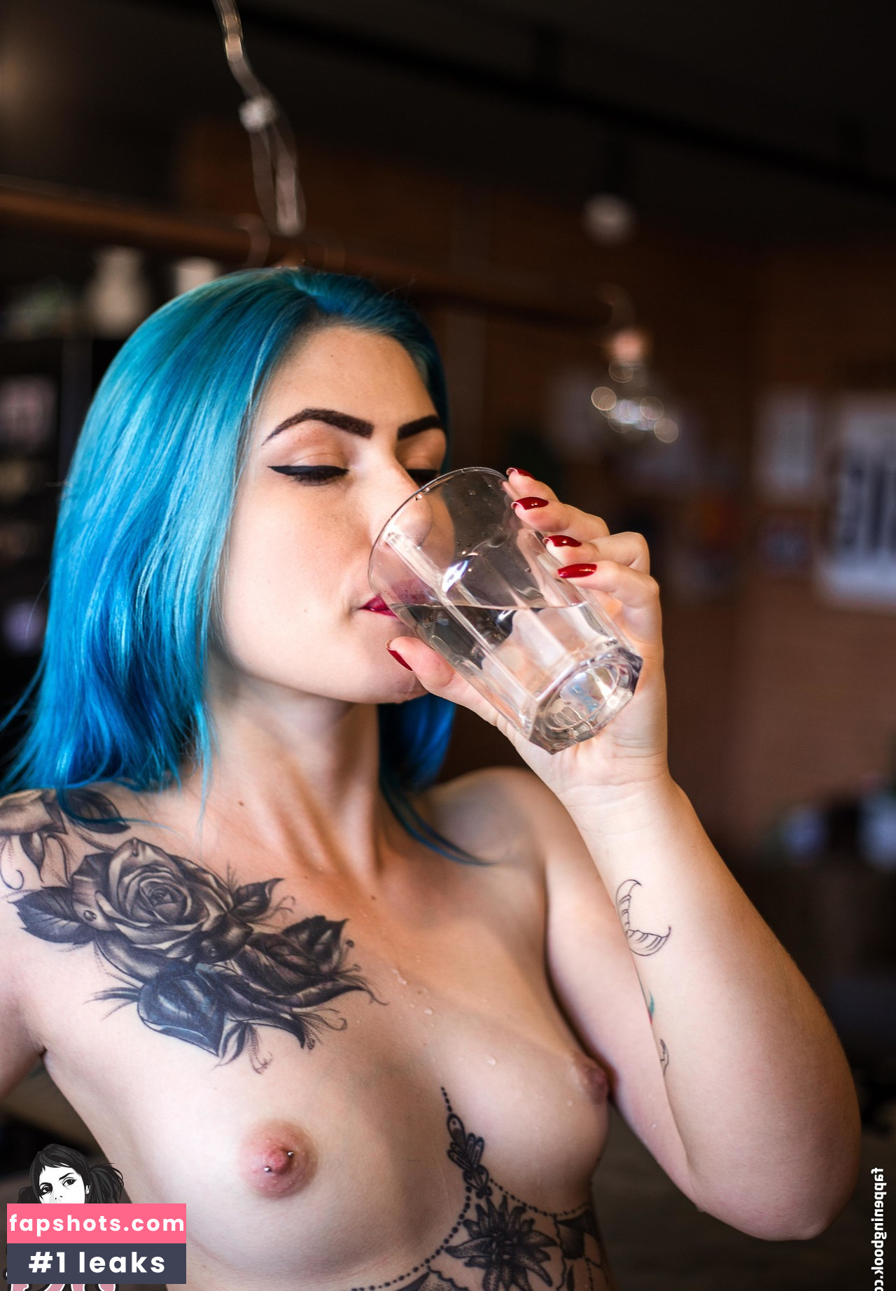 Liza Blue gallery photo #20