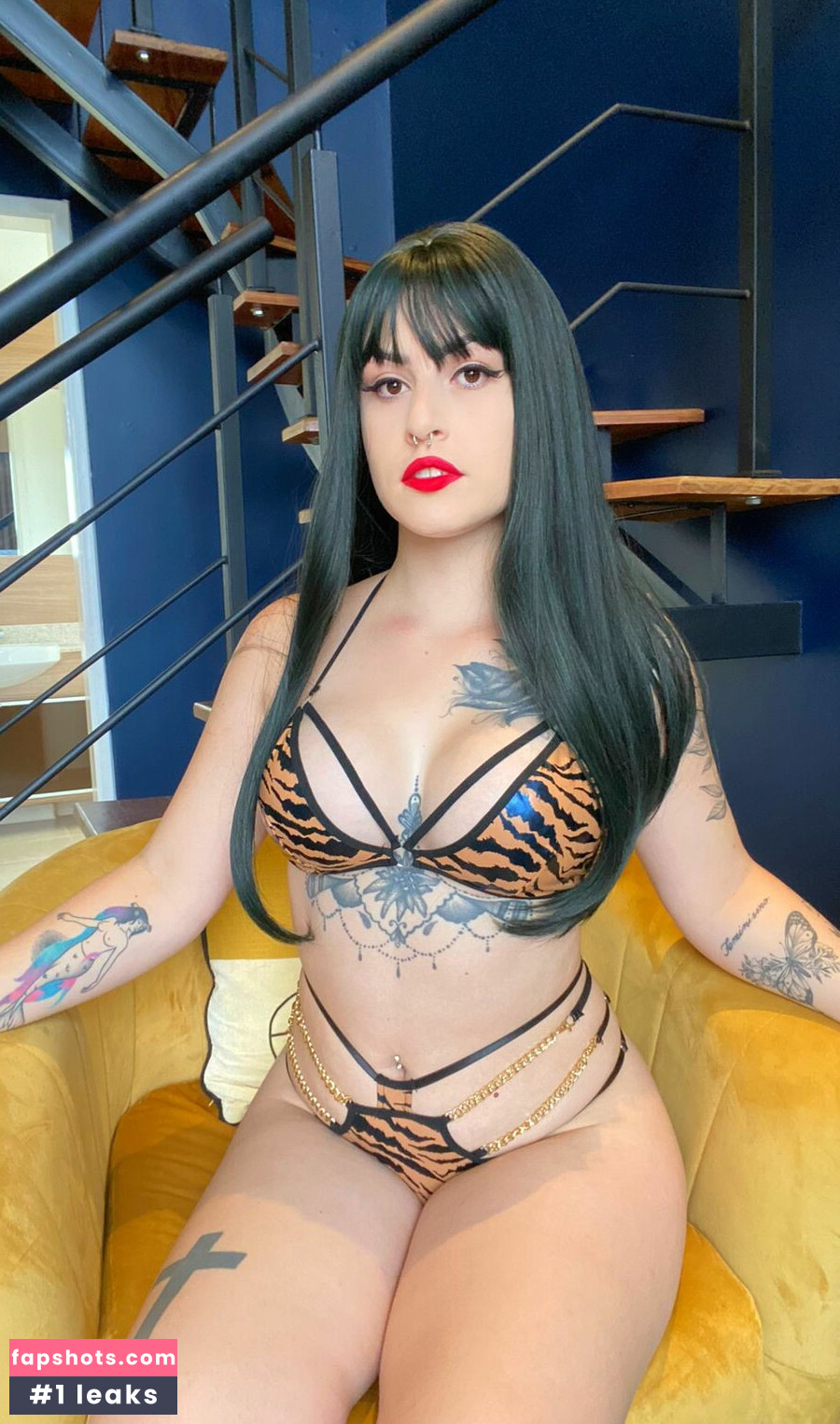 Liza Blue gallery photo #5