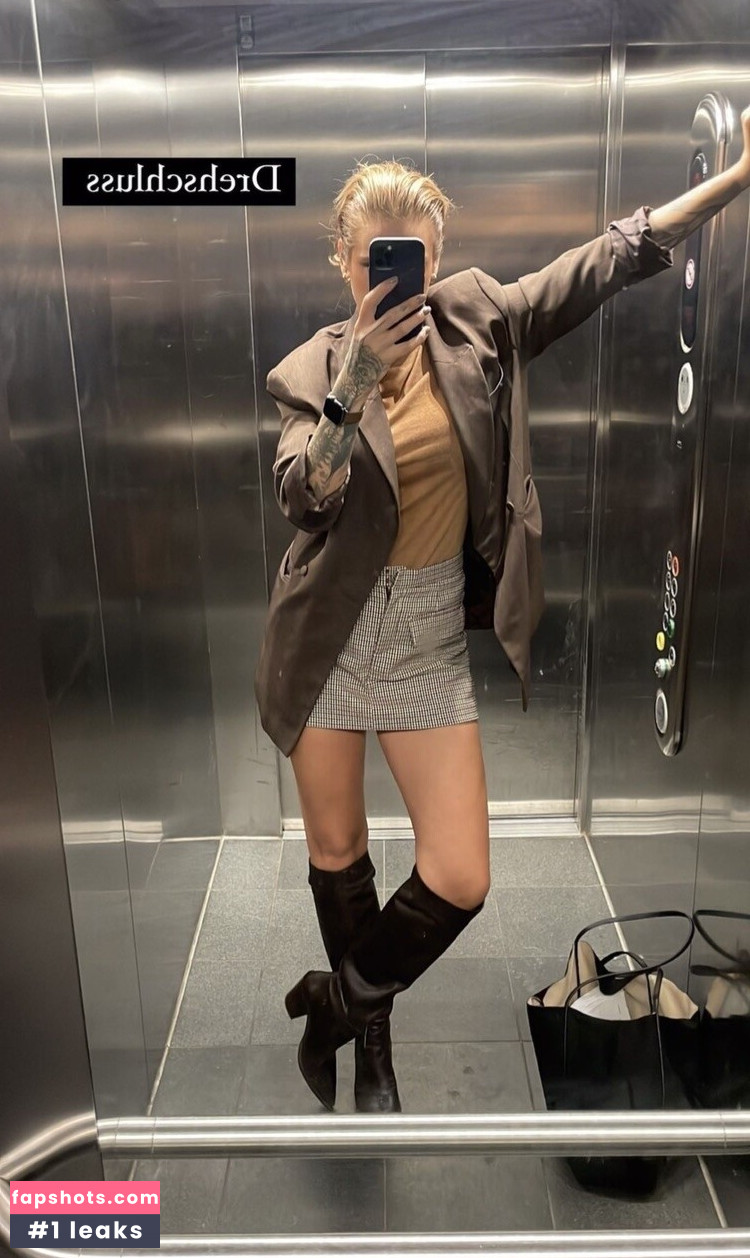 Liza Waschke gallery photo #60