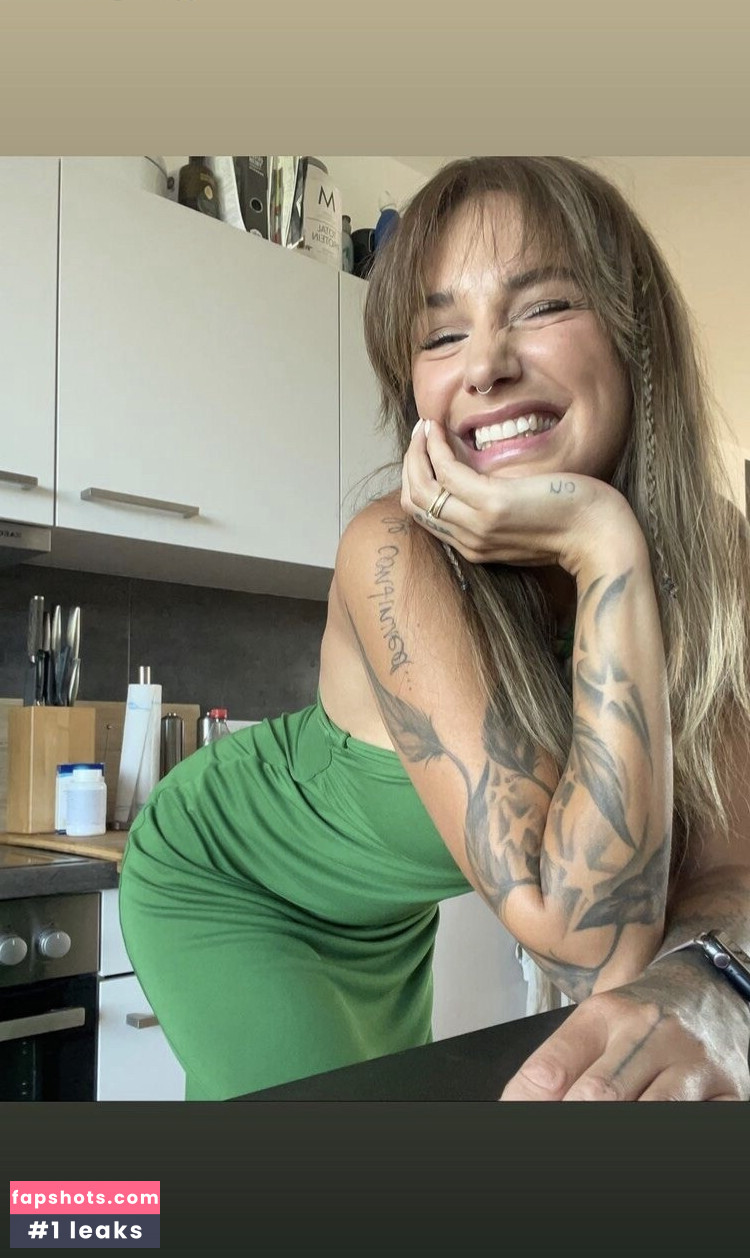 Liza Waschke gallery photo #64