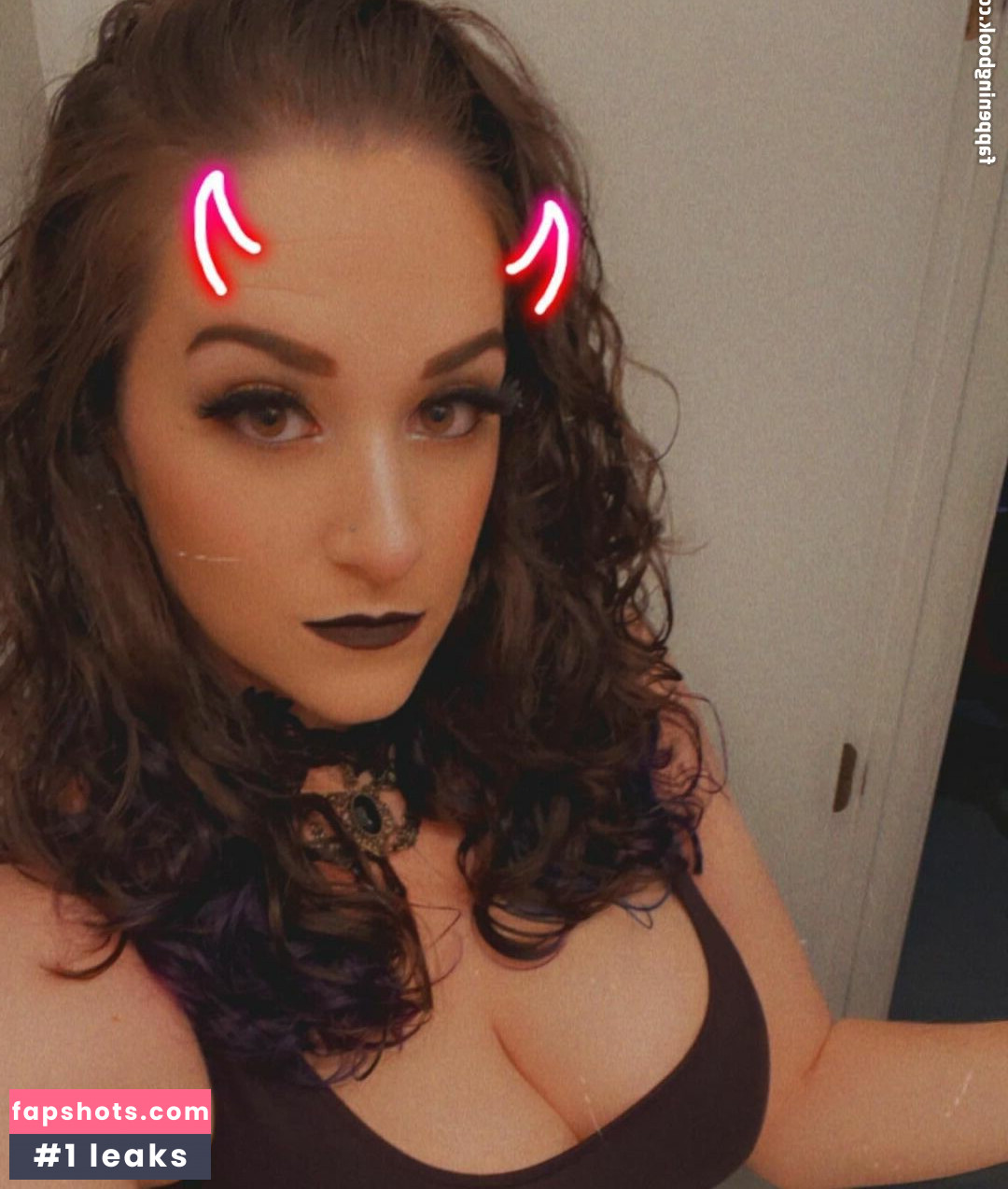 LizardSeagull nude babe gallery