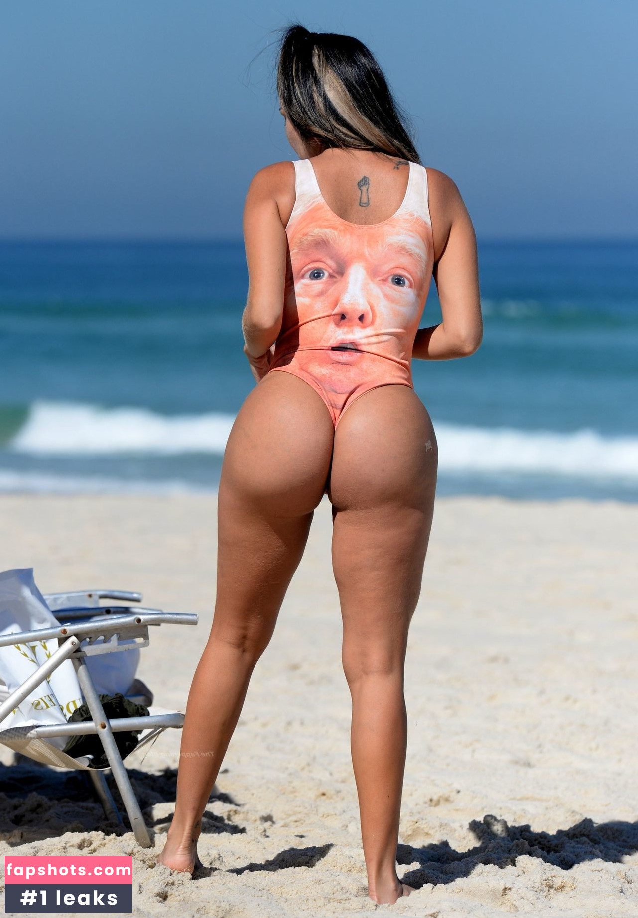 Liziane Gutierrez gallery photo #30