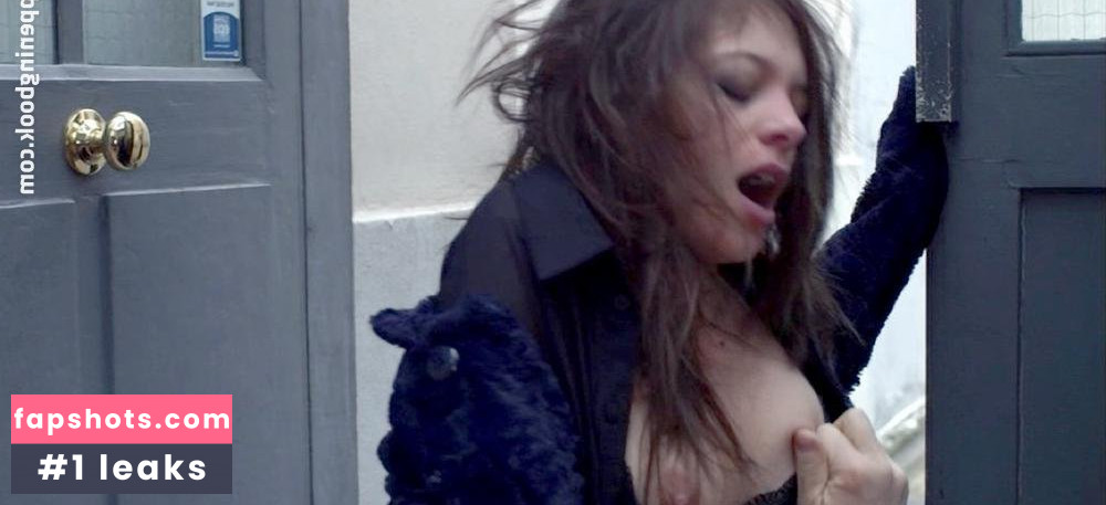 Lizzie Brocheré gallery photo #107