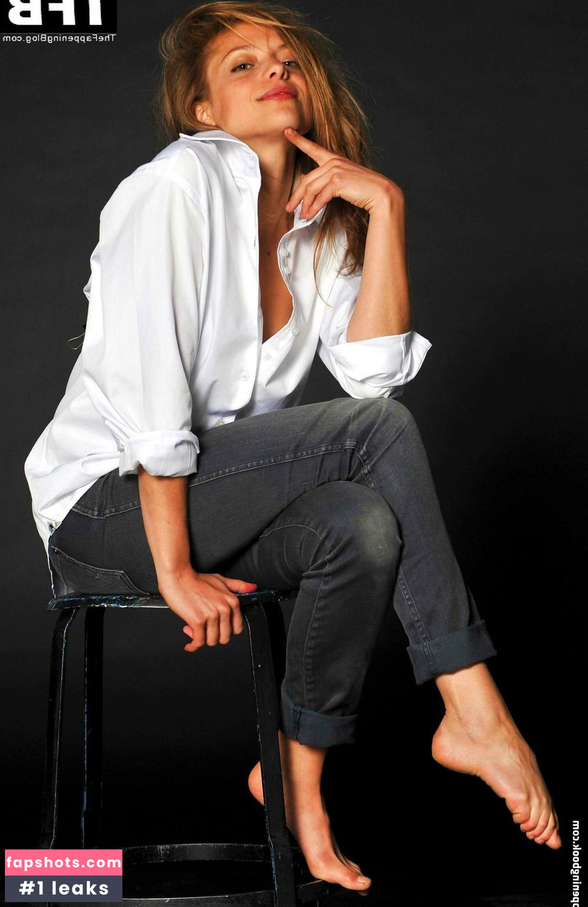 Lizzie Brocheré gallery photo #13