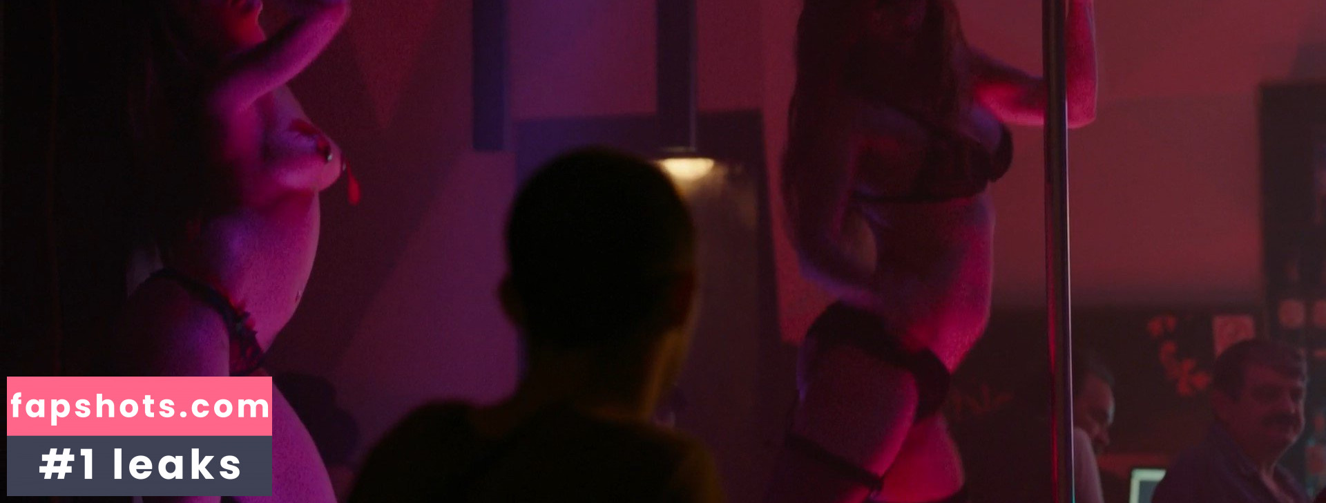 Lizzie Brocheré gallery photo #37