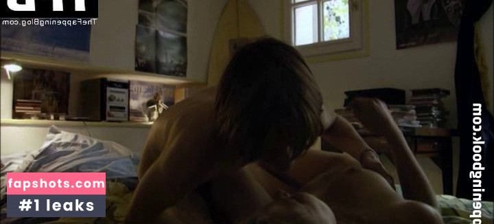 Lizzie Brocheré gallery photo #5