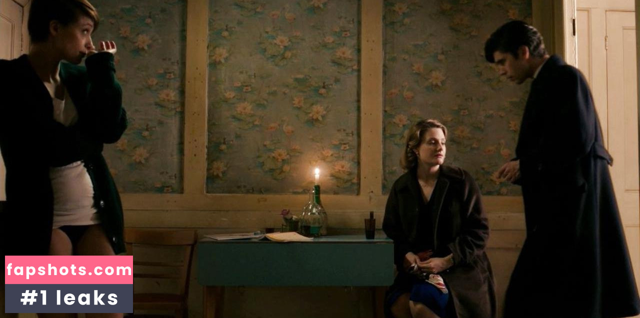 Lizzie Brocheré gallery photo #78