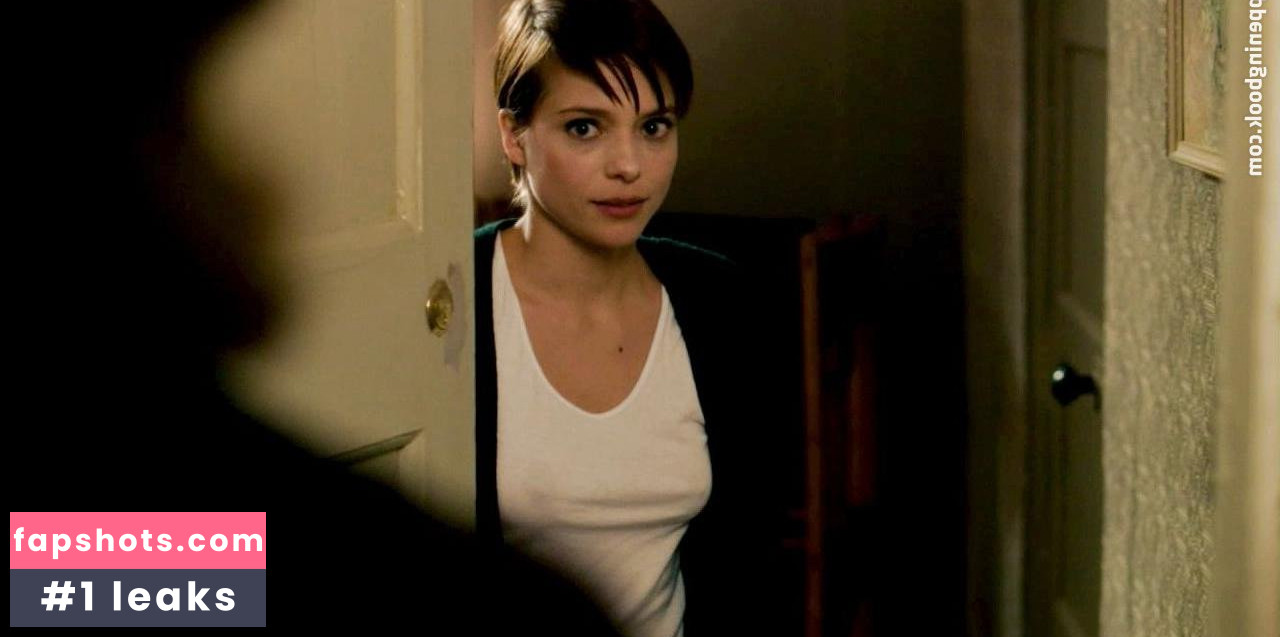 Lizzie Brocheré gallery photo #80