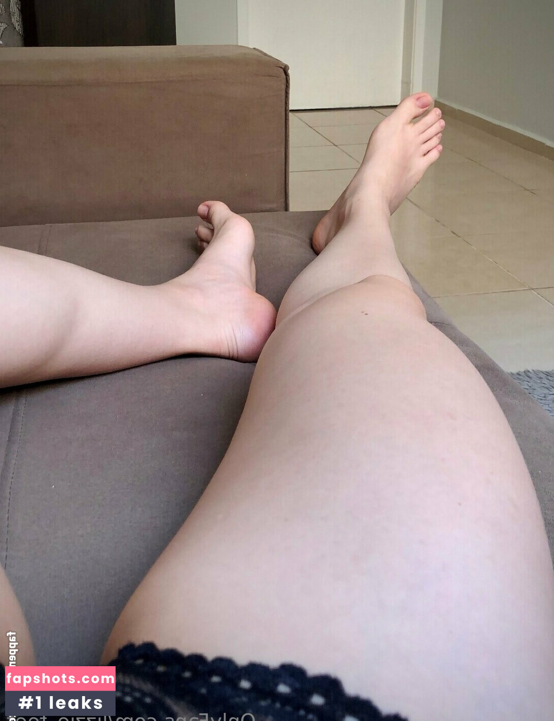 lizzie_feet gallery photo #2
