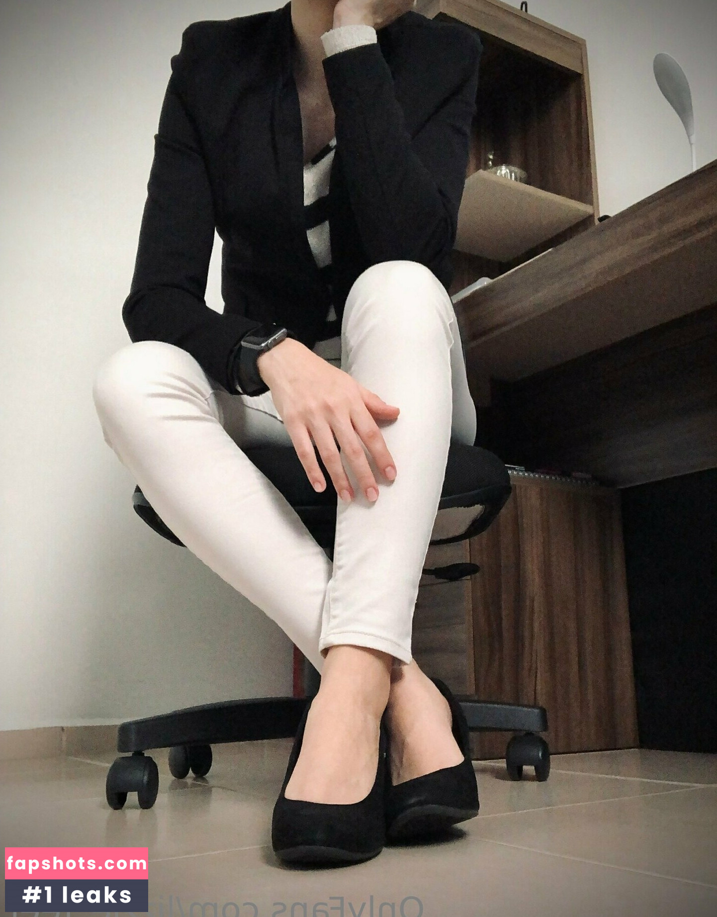 lizzie_feet gallery photo #33