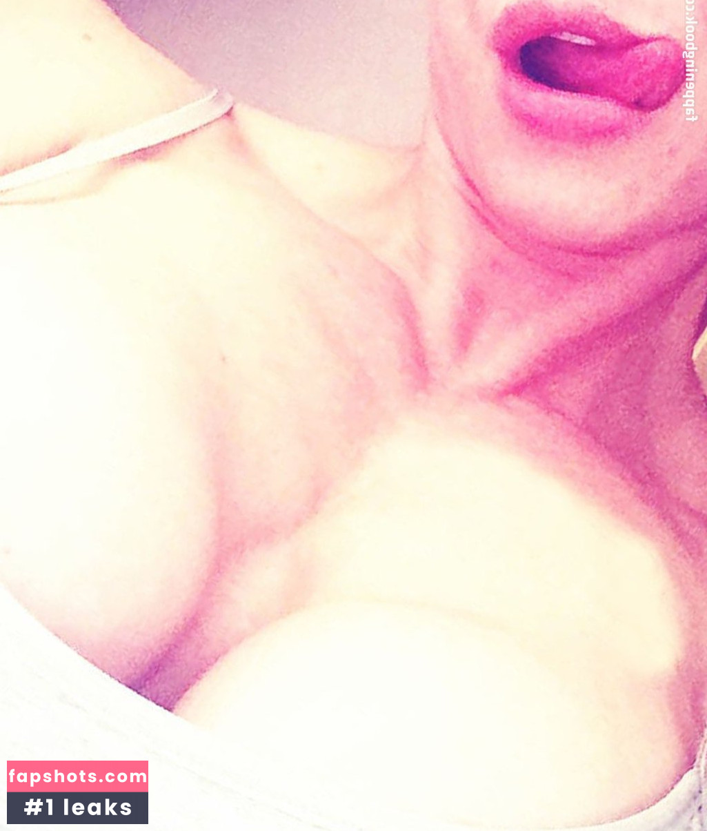 Lizzie Kelly Nude Leaks OnlyFans Photos #5 - LeakJerk