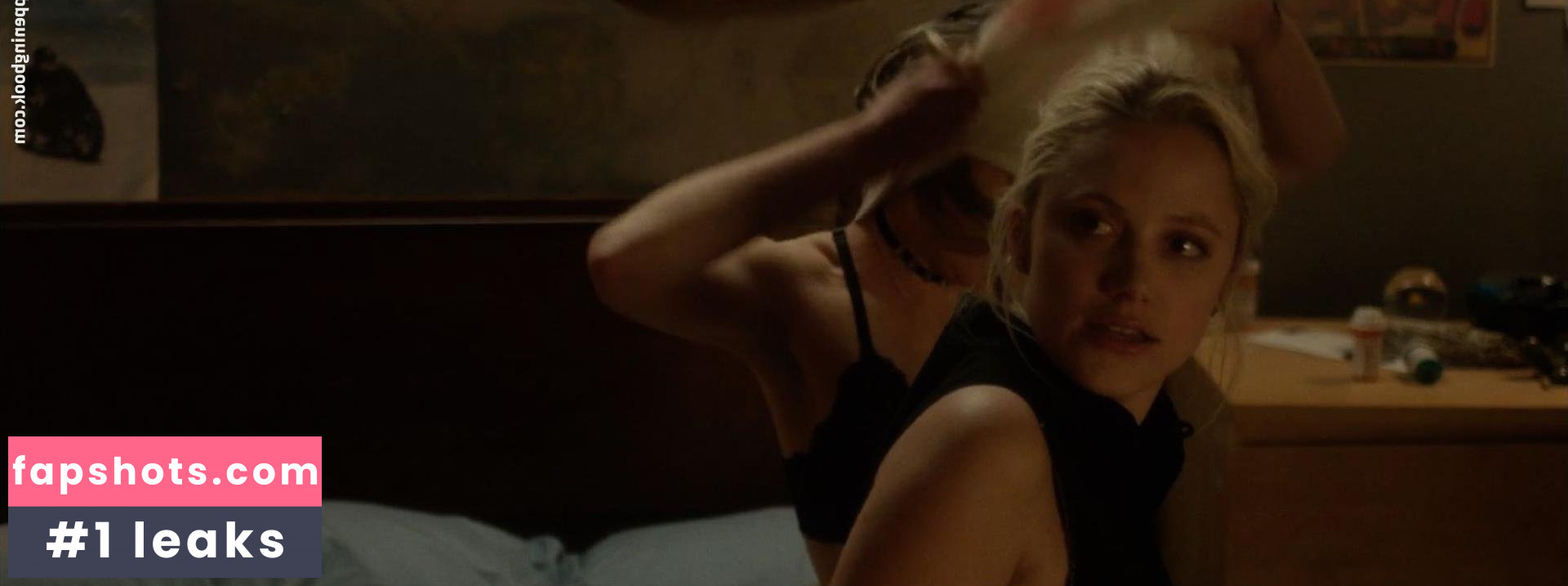 Lizzy DeClement nude babe gallery