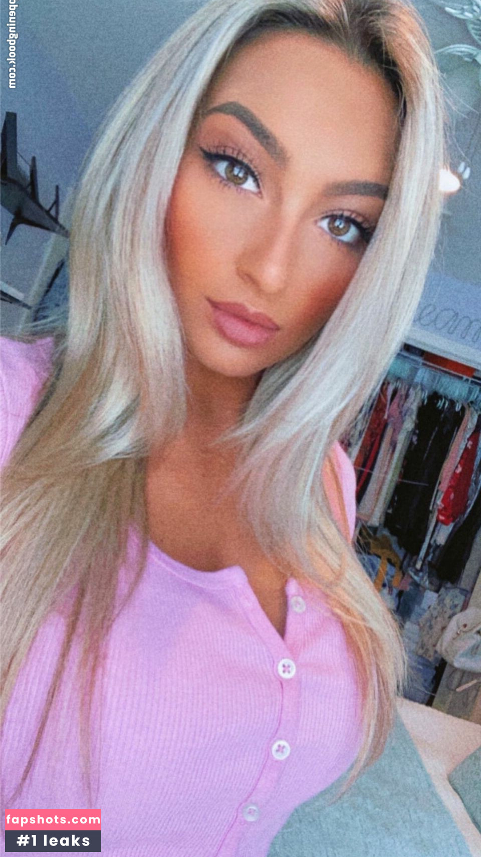 Lizzy Decologero nude babe gallery