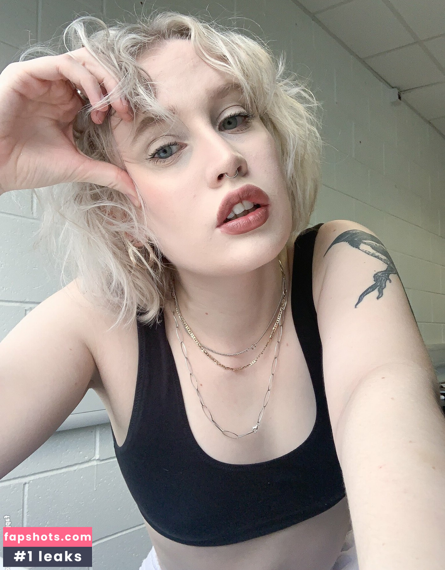 Lizzy Farrall gallery photo #2