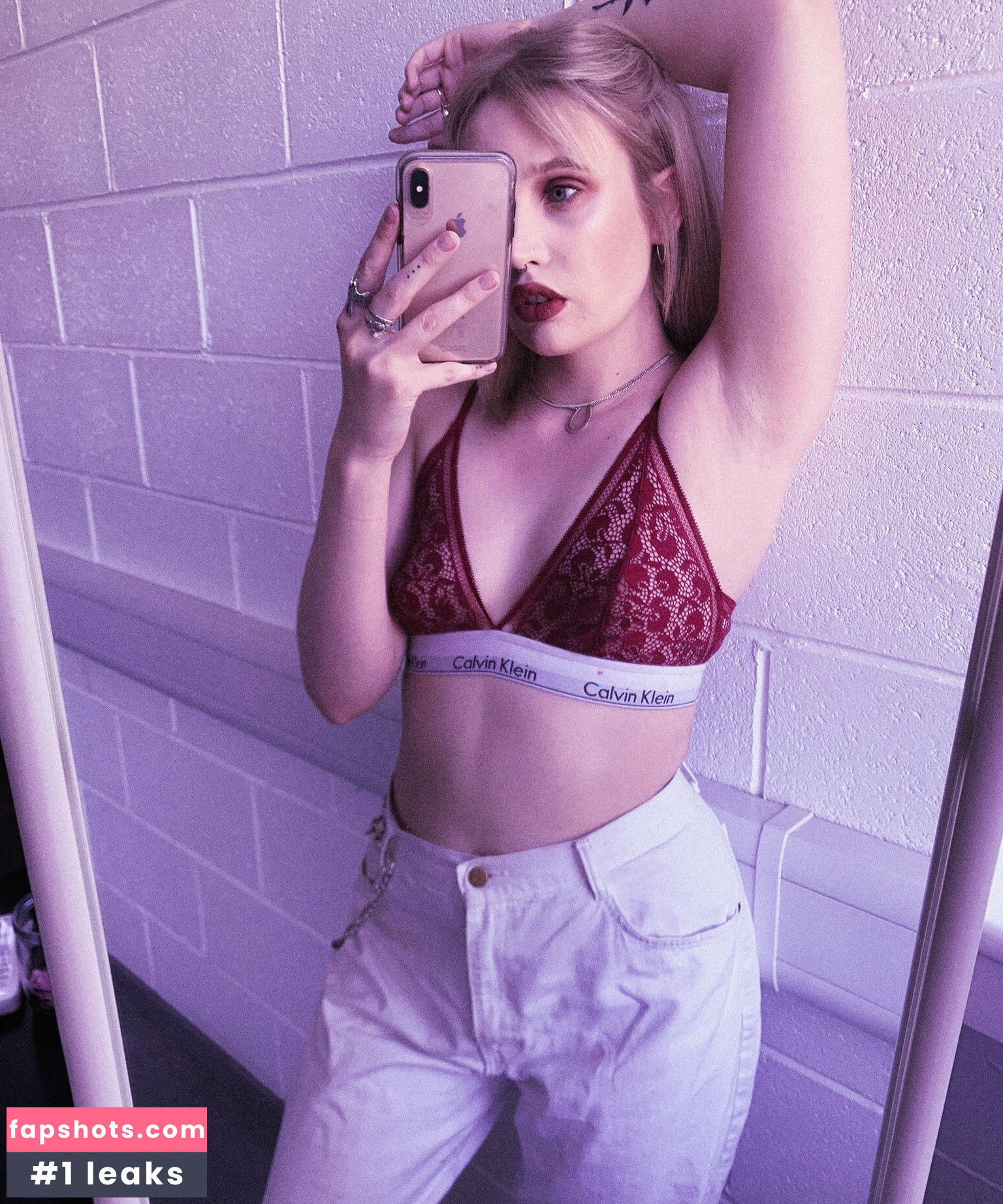 Lizzy Farrall gallery photo #3