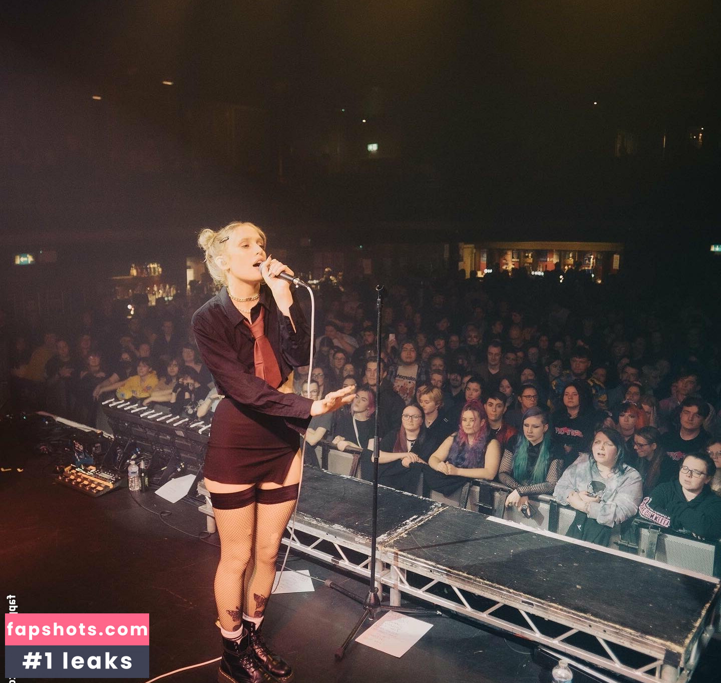 Lizzy Farrall gallery photo #5