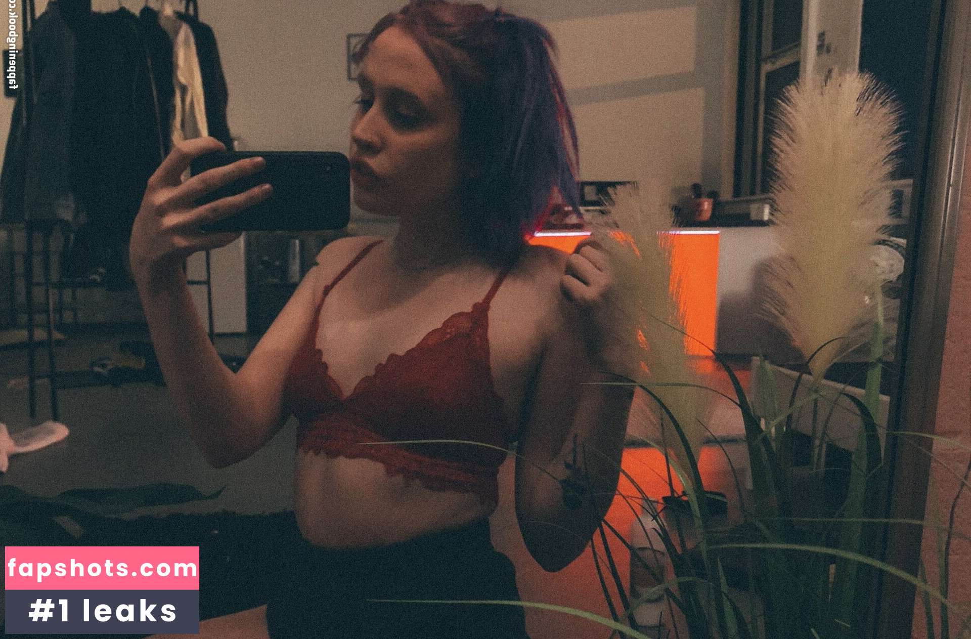 Lizzy Farrall gallery photo #8