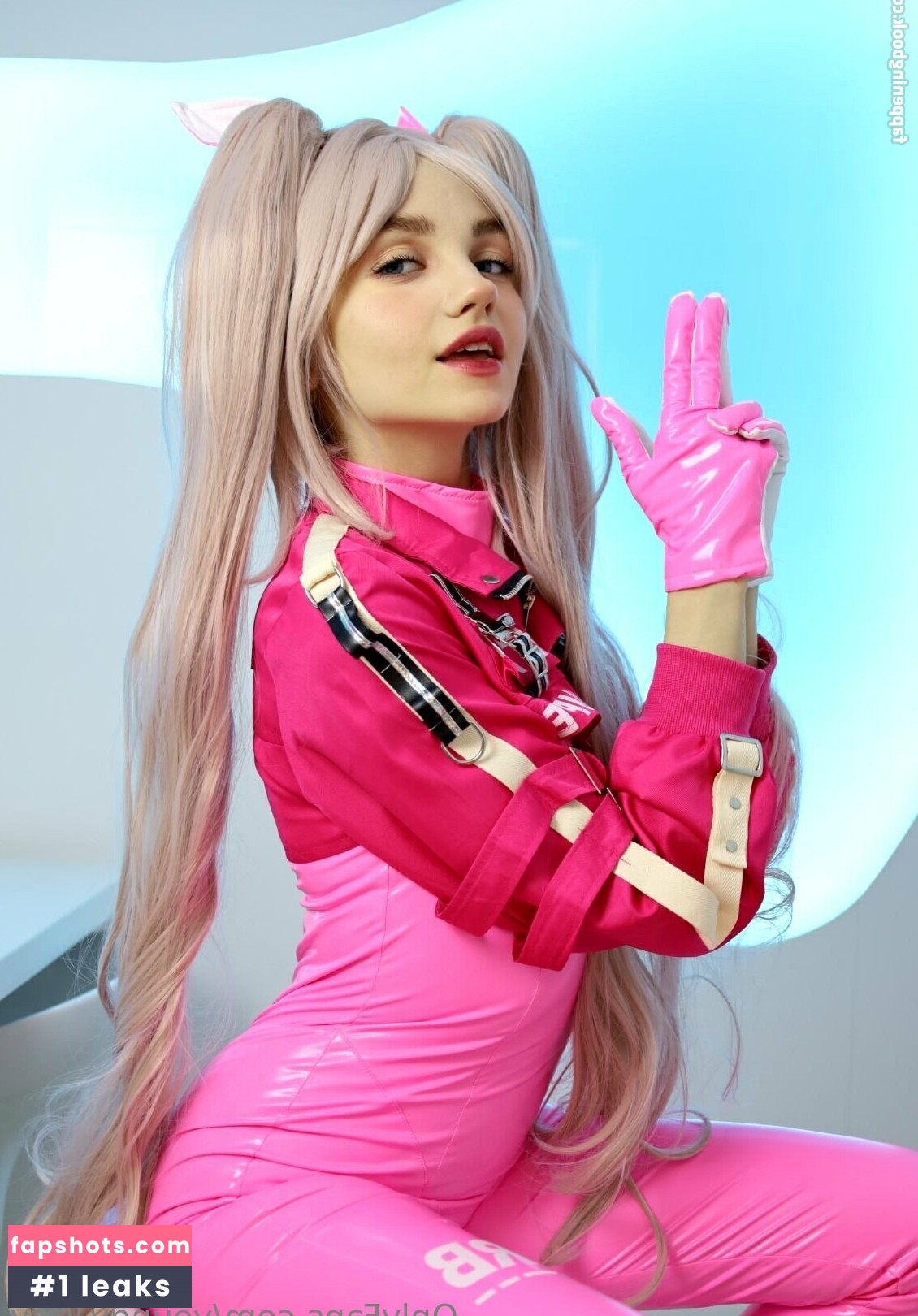 Lizzy Youngy gallery photo #36