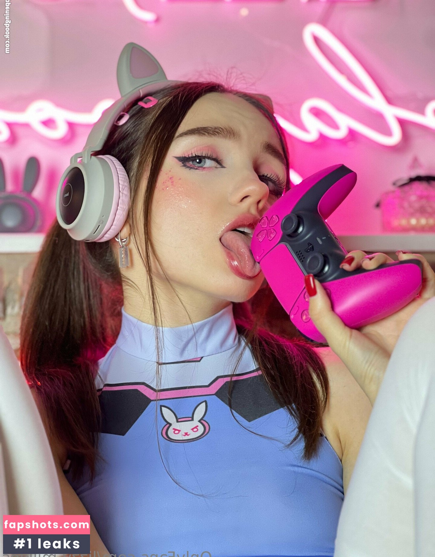 Lizzy Youngy gallery photo #43