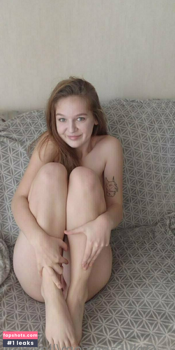 llollavip nude babe gallery