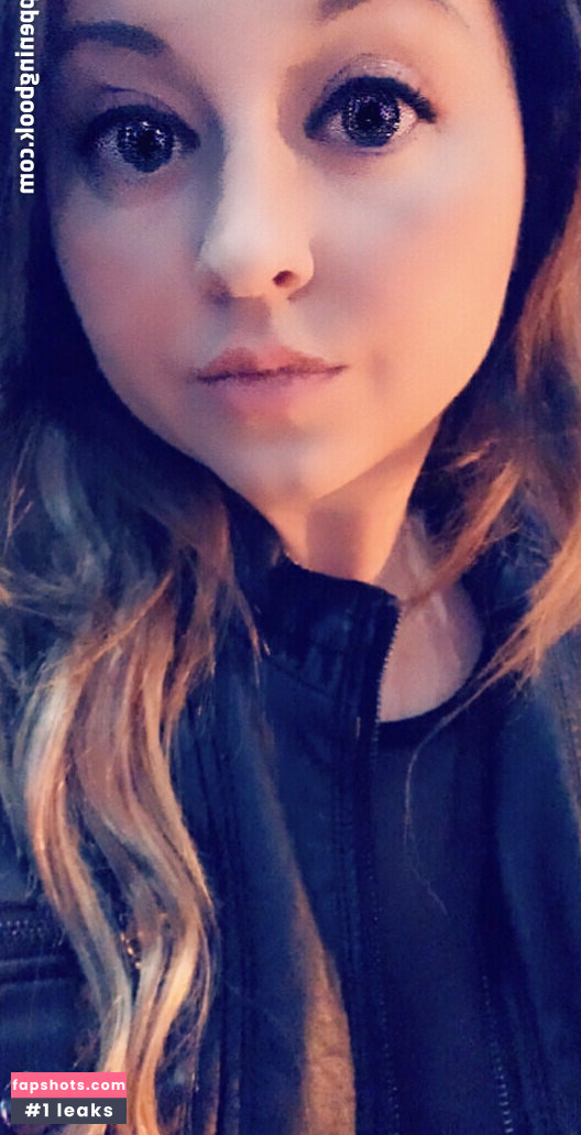 LoadsofLayla gallery photo #25