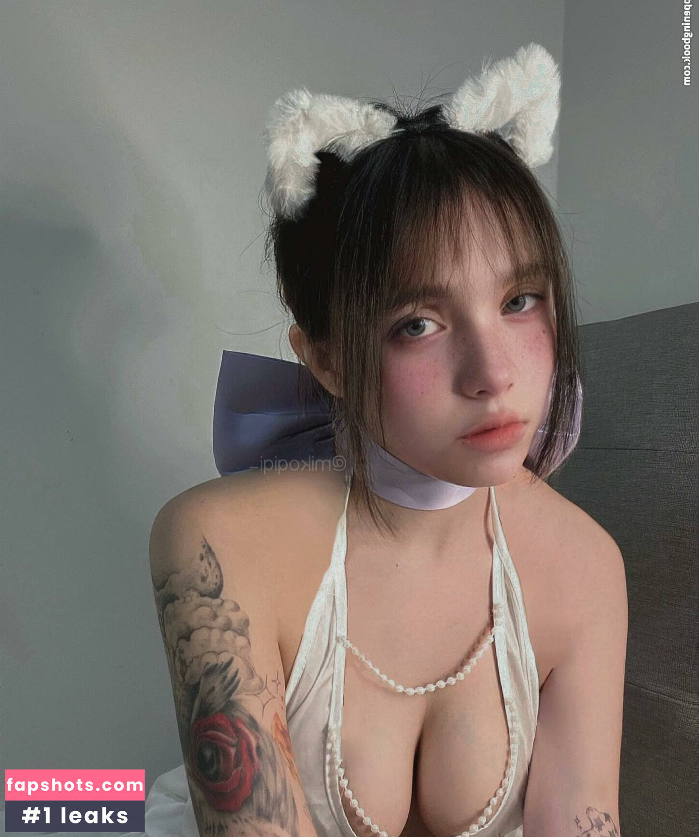 Log in gallery photo #15