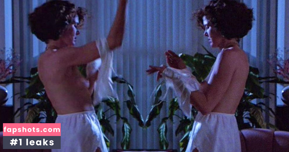 Lois Chiles gallery photo #5