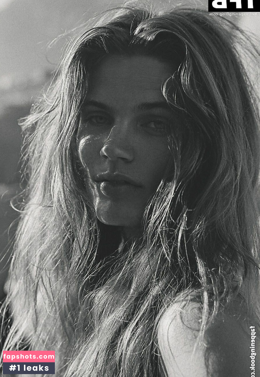 Lois Schindeler gallery photo #12