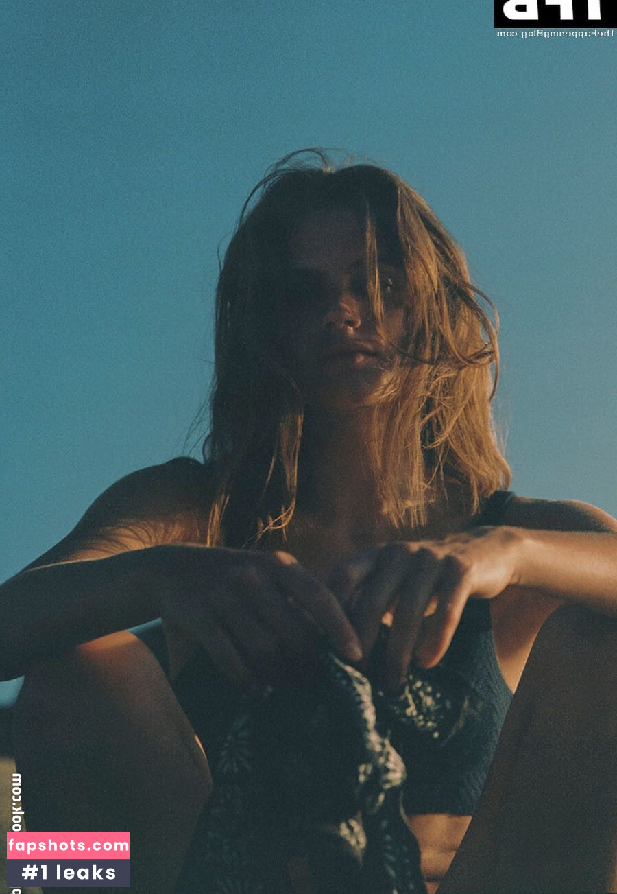 Lois Schindeler gallery photo #15