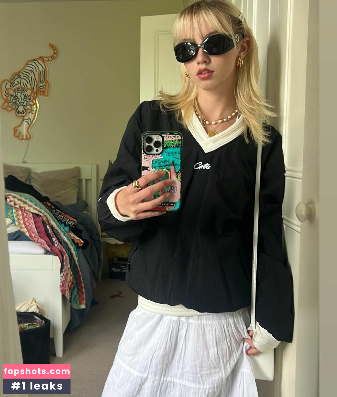 Lola Clark gallery photo #2