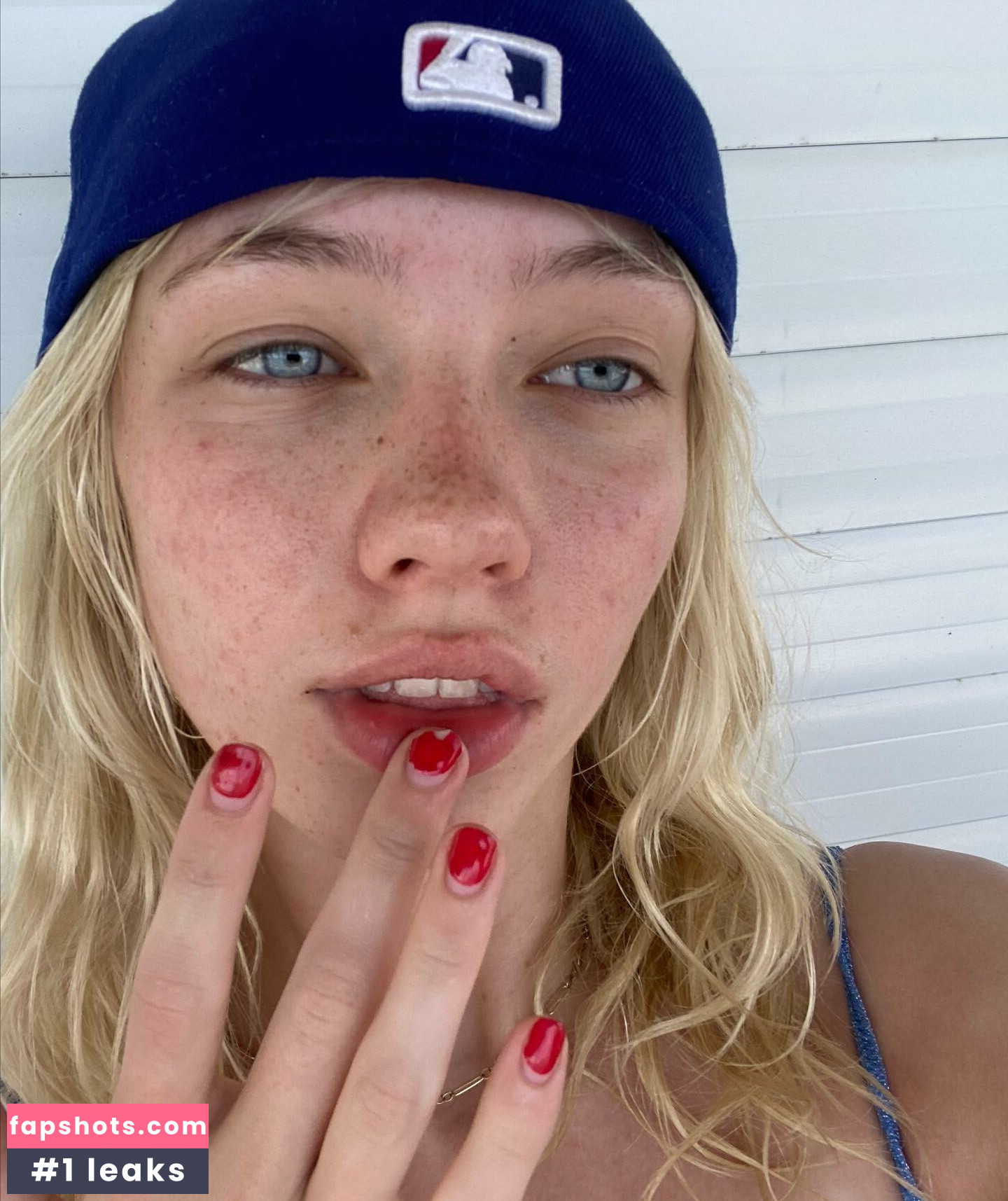 Lola Clark gallery photo #15