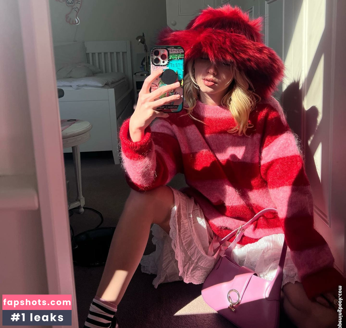 Lola Clark gallery photo #16