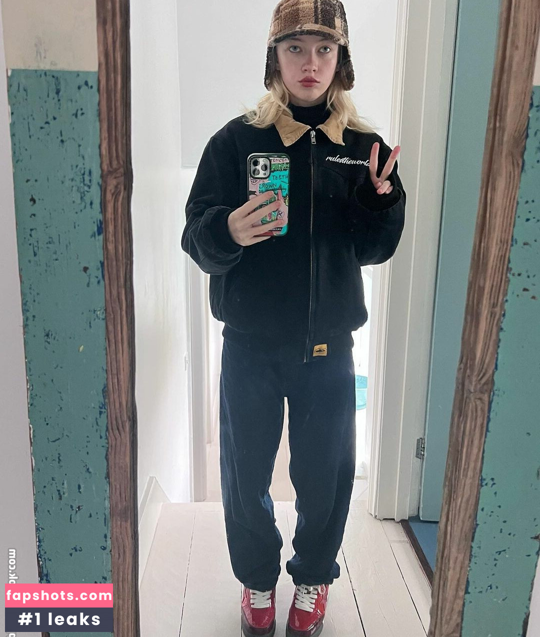 Lola Clark gallery photo #3