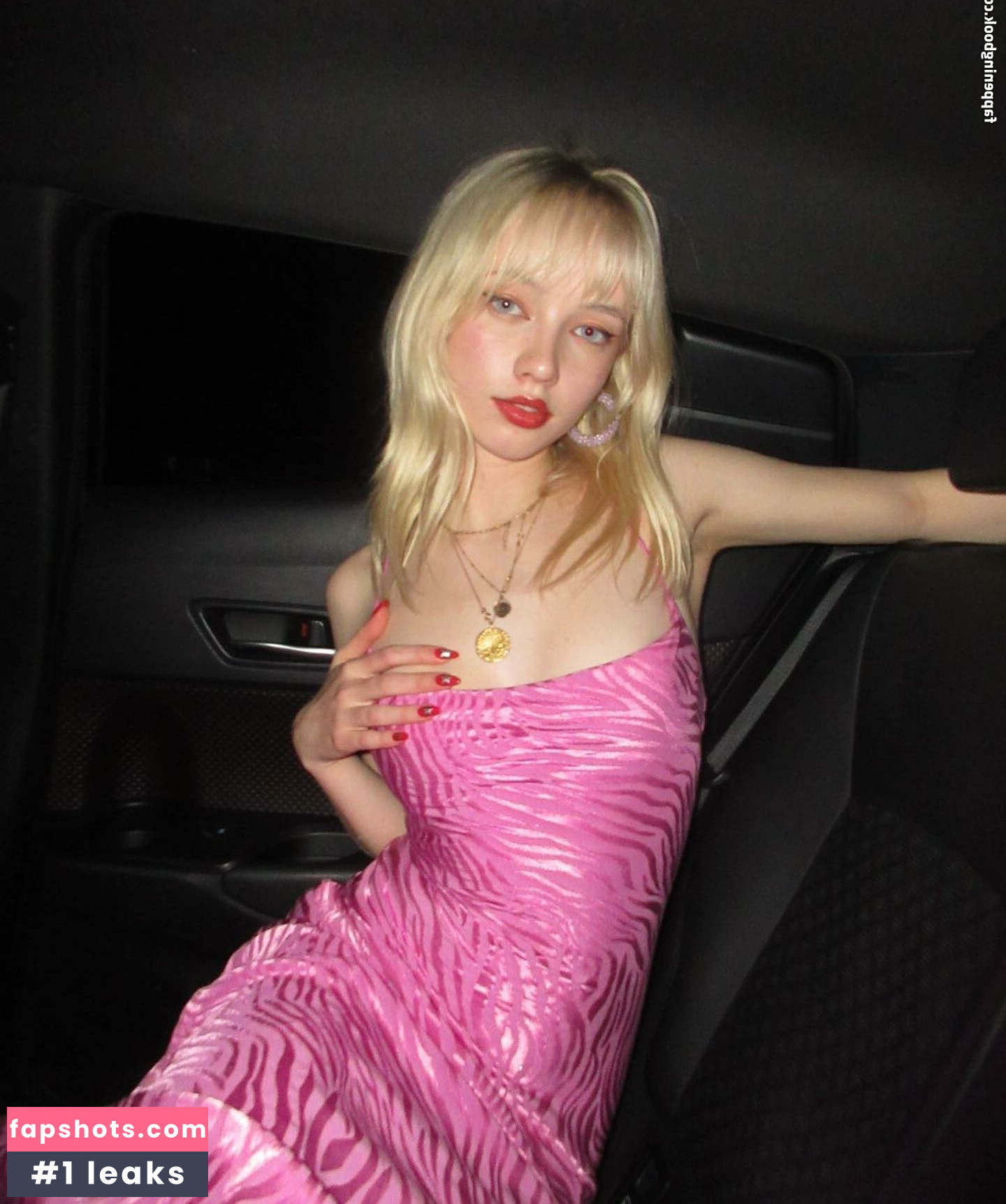 Lola Clark gallery photo #22