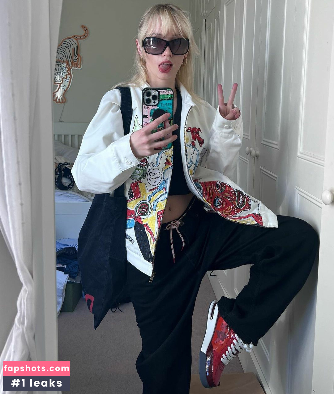 Lola Clark gallery photo #4