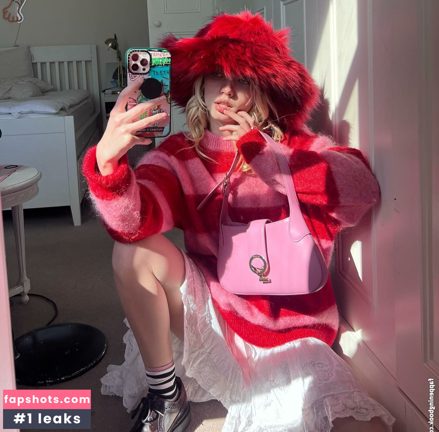 Lola Clark gallery photo #38