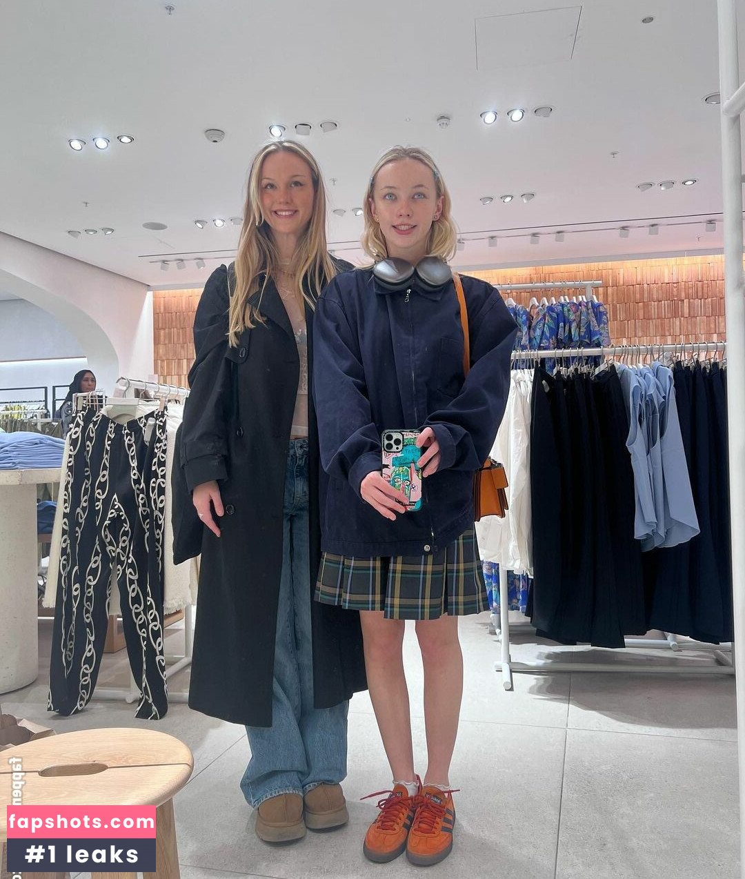 Lola Clark gallery photo #8