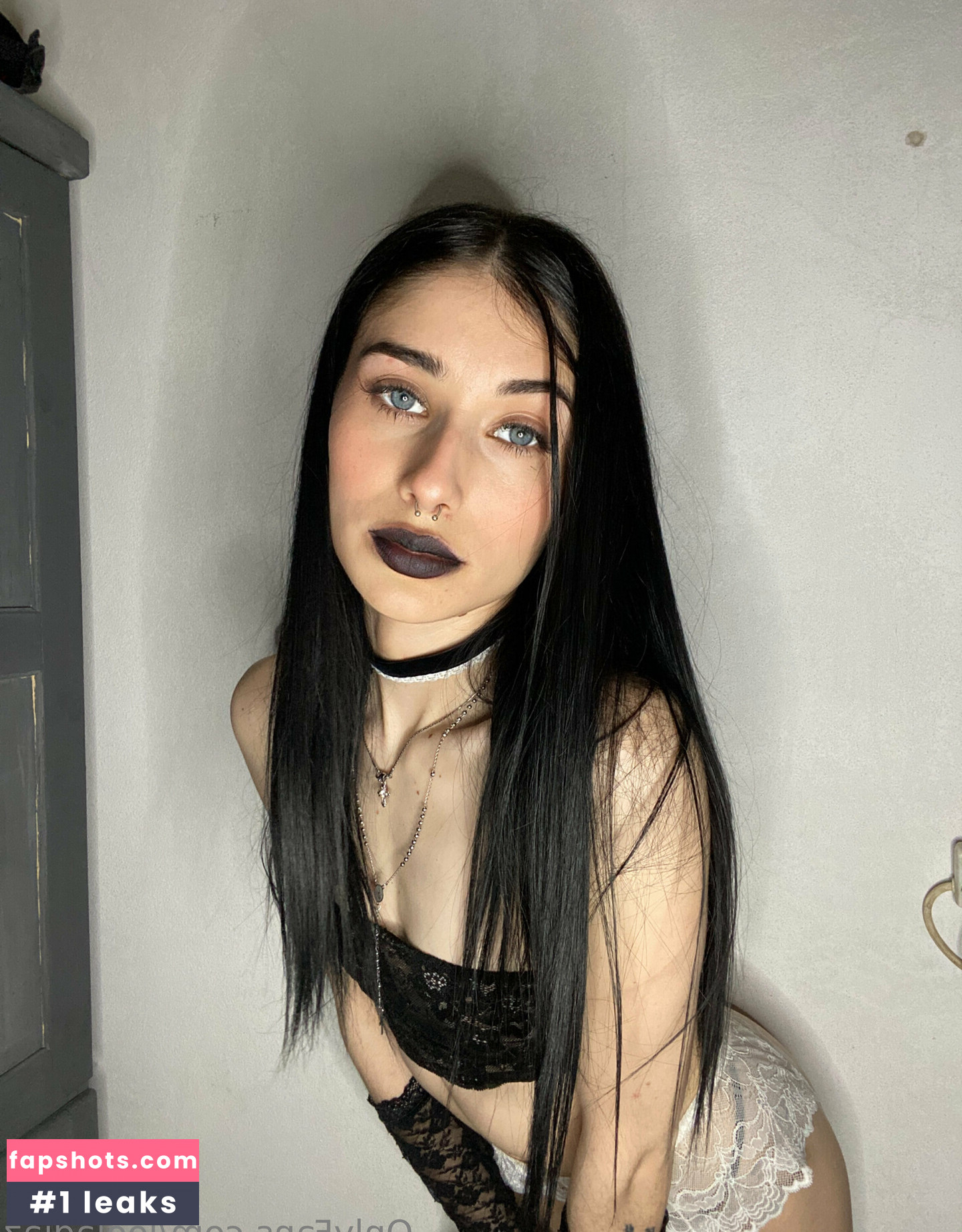 Lola Diaz gallery photo #22