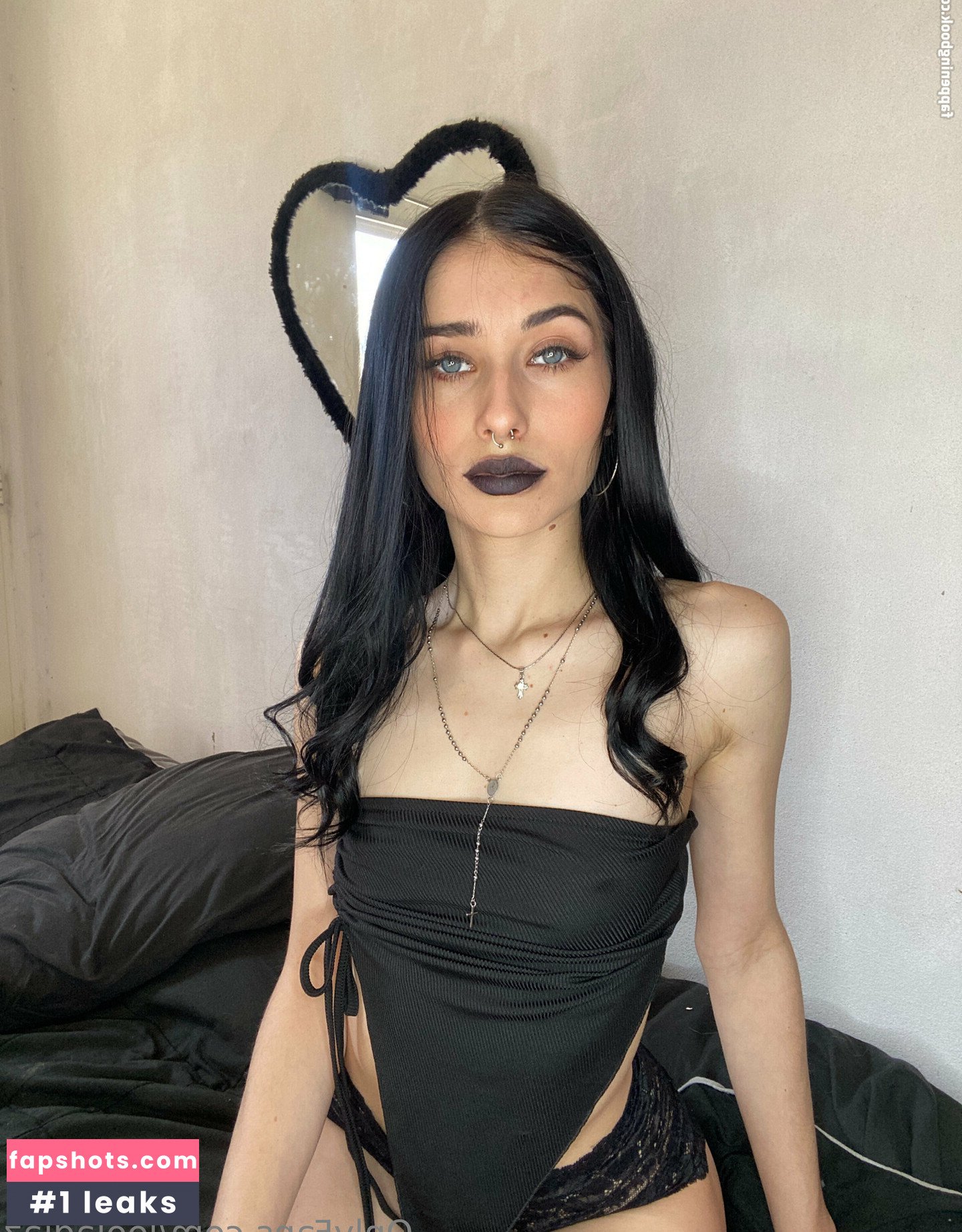 Lola Diaz gallery photo #32